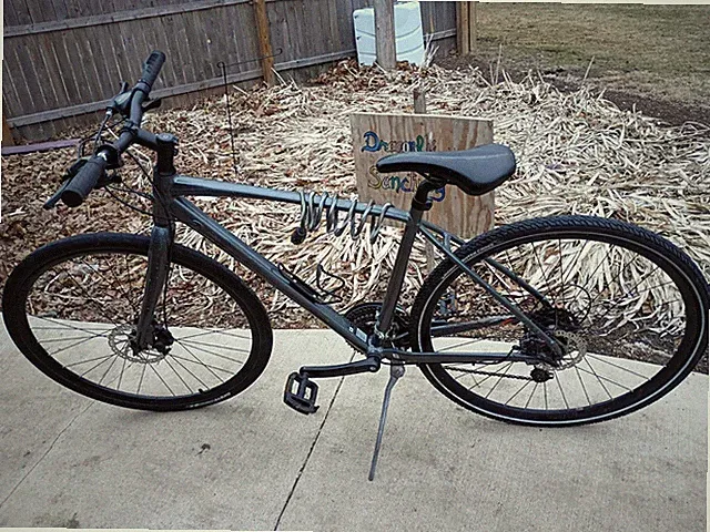 Gray Hybrid Bike 700C Disc Brakes Kickstand Flat Bar Aluminum