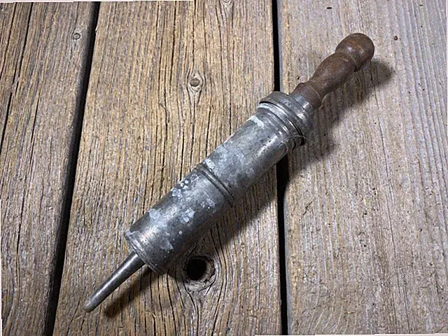 VINTAGE ANTIQUE BIKE BICYCLE TOOL VINTAGE GREASE GUN GREASE SERINGE USED
